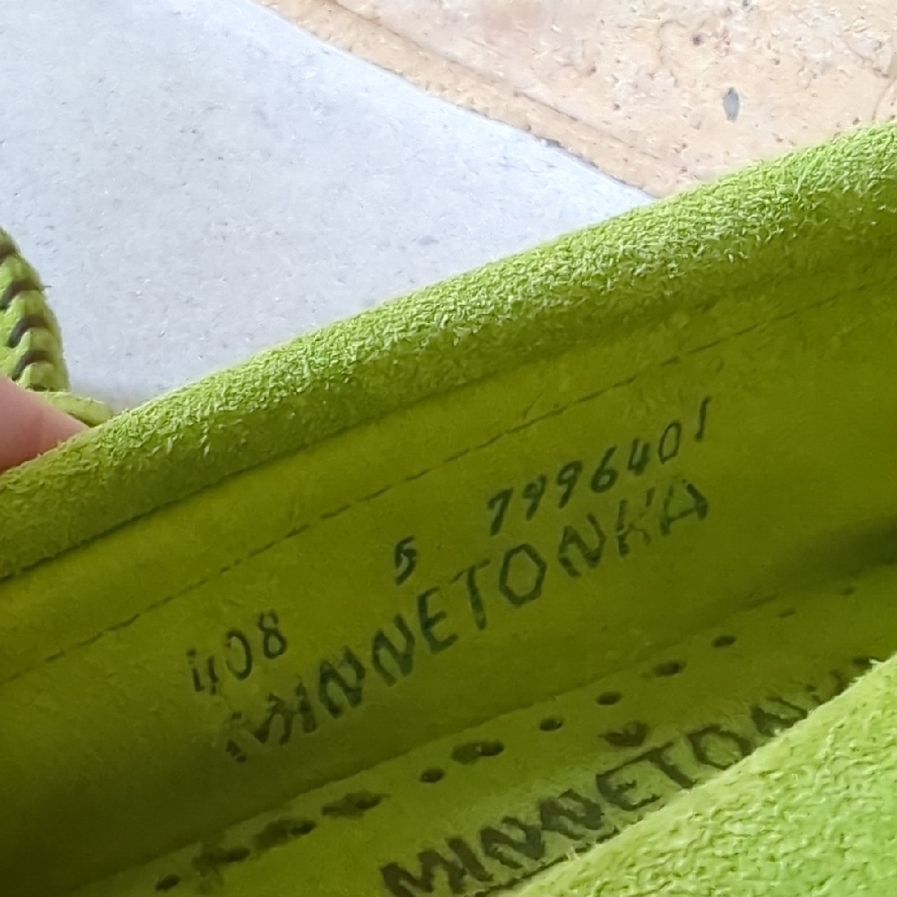 MINNETONKA I NWOT Lime Green Suede Leather Kilty Hardsole Moccasins Shoes, 5 - Picture 7 of 11